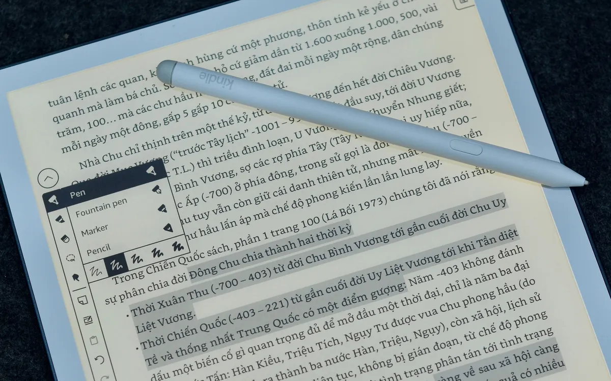 Trên tay nhanh Kindle Scribe 2025 phiên bản Frontlight