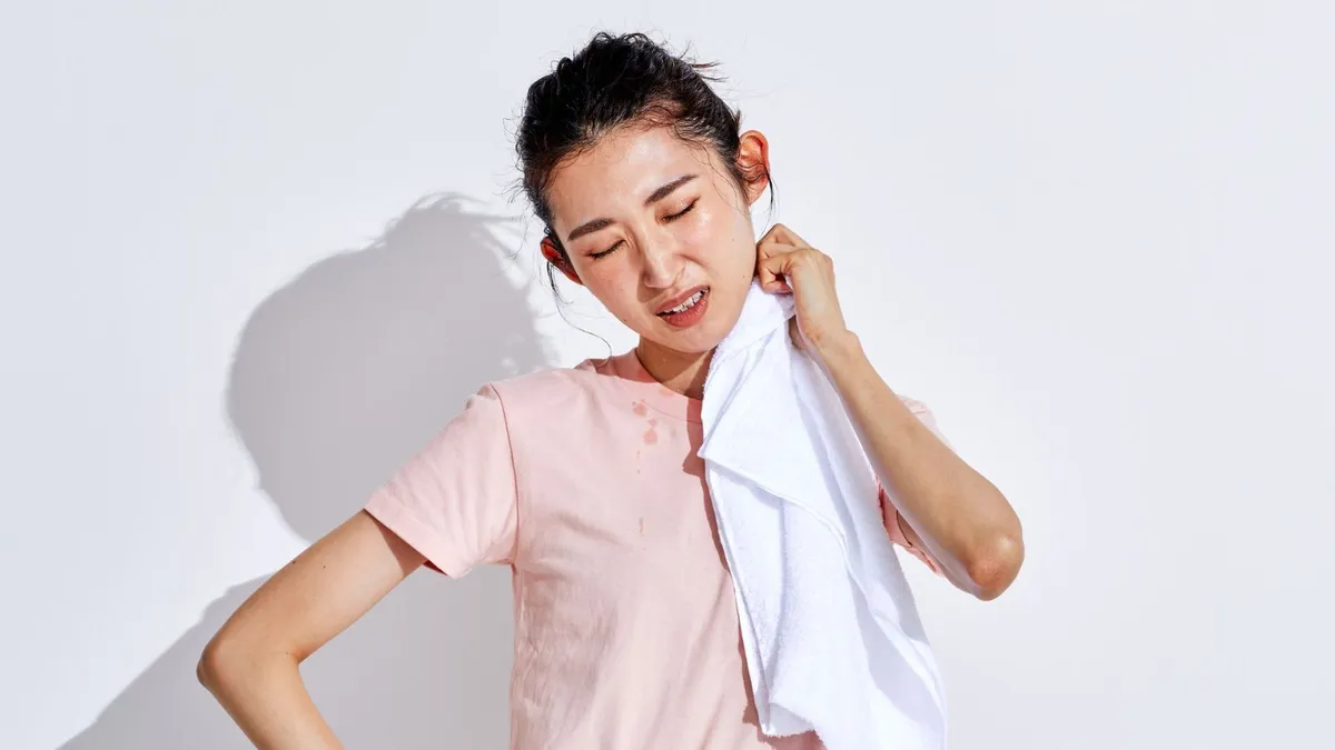 Mồ hôi có mùi khai là do đâu? Cách làm giảm mùi mồ hôi hiệu quả