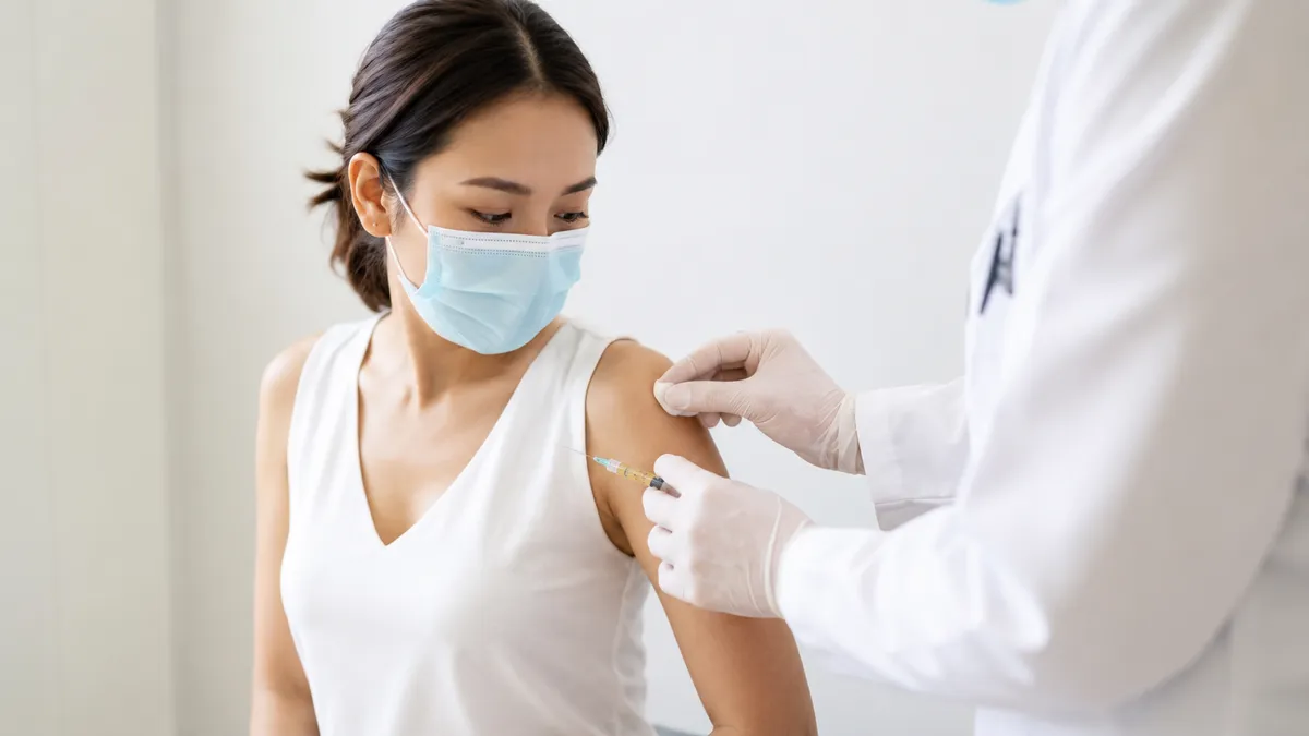Lịch tiêm vắc xin thủy đậu cho người lớn và những thông tin liên quan