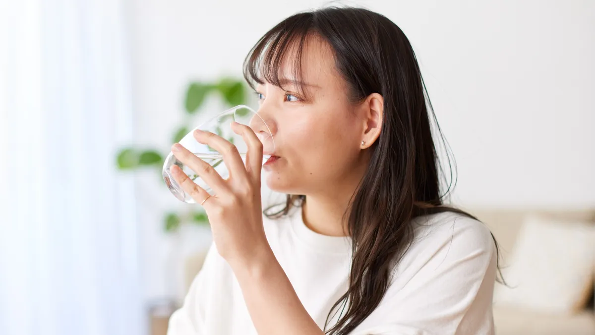 Bị suy thận uống nước kiềm được không? Cần lưu ý gì khi uống?
