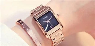 Cách chọn đồng hồ đeo tay cho người mệnh kim, màu gì hợp?