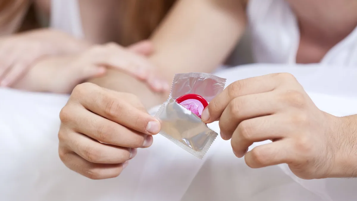 Cách mua bao cao su không ngại kín đáo, dễ áp dụng