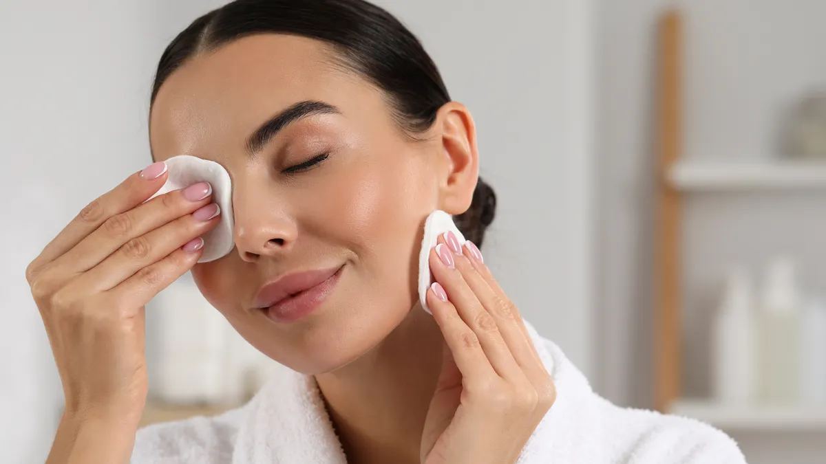 Bông tẩy trang loại nào giúp da sạch khỏe và không kích ứng?