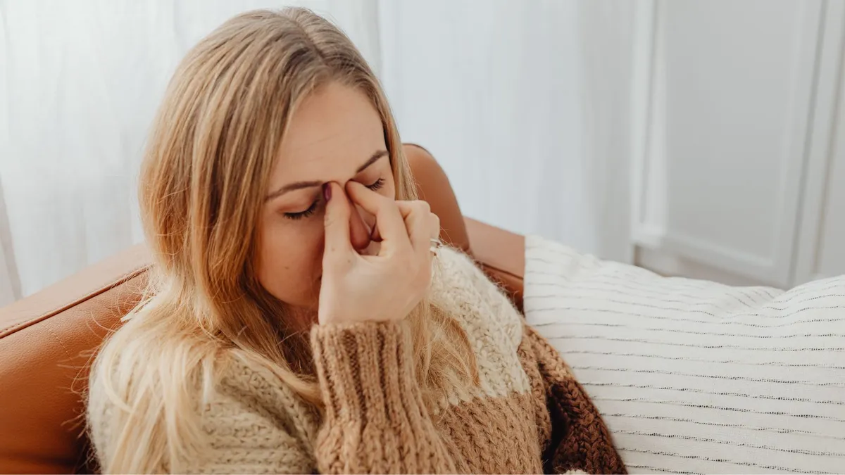 Nghẹt mũi đau đầu mệt mỏi là bệnh gì? Khi nào cần gặp bác sĩ?