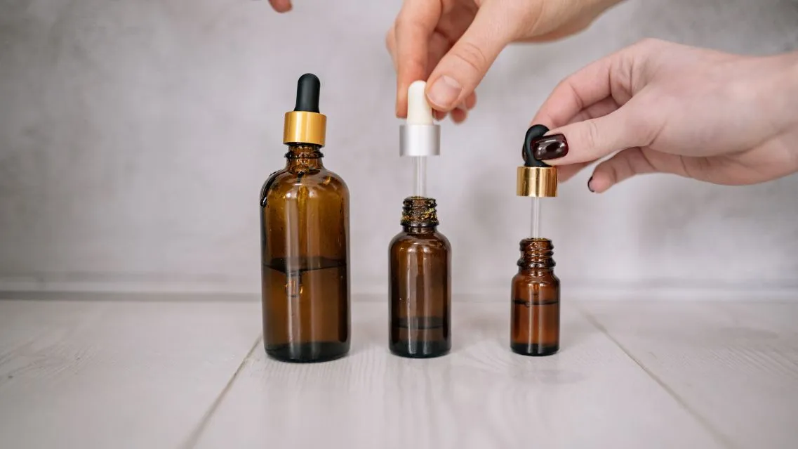Tinh chất và serum khác nhau như thế nào? Nên sử dụng loại nào?