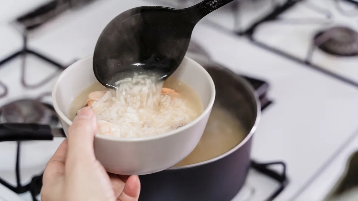 Thức ăn chớm hỏng, đun sôi lại còn ăn được không?