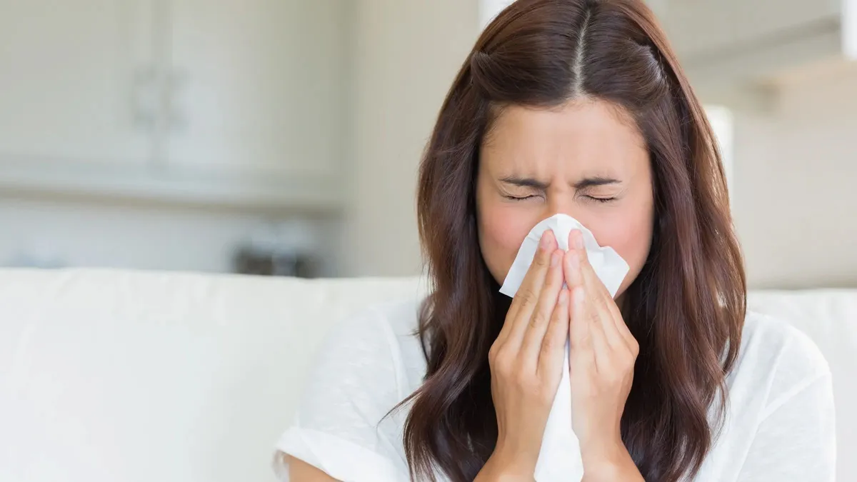 Xì mũi ra cục máu đông có sao không? Nguyên nhân do đâu?