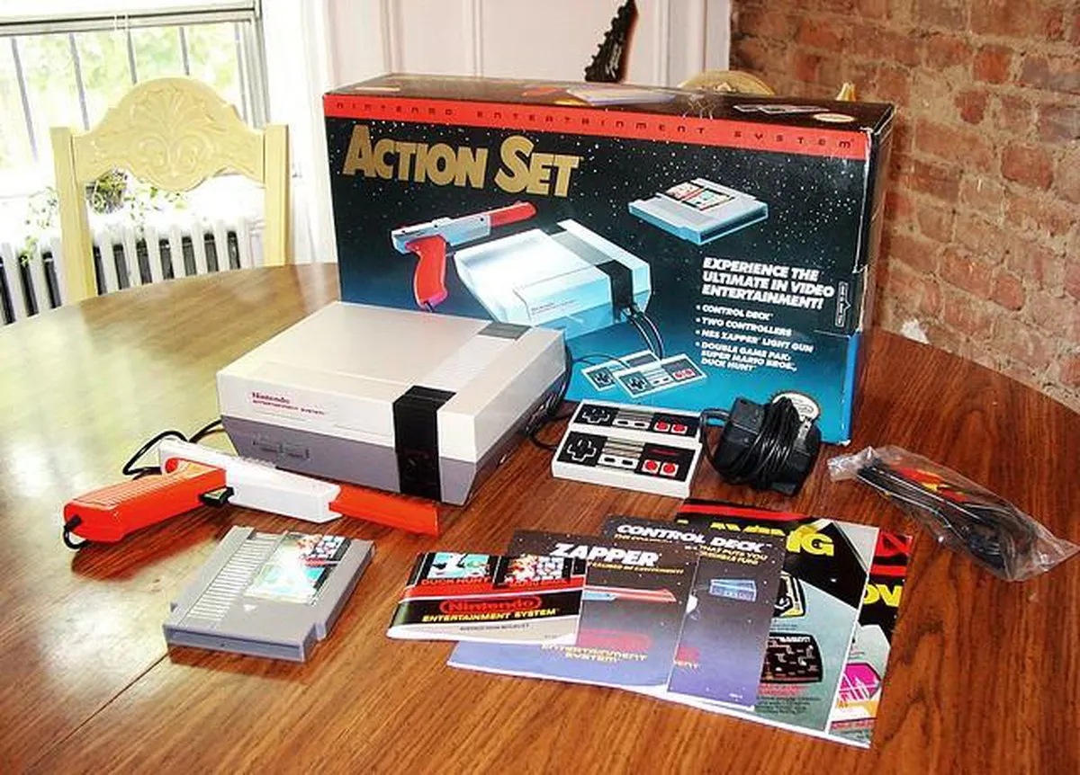 Nintendo vừa lần đầu mở hộp máy chơi game 2 nút từ hơn 30 năm trước, vẫn chạy tốt!