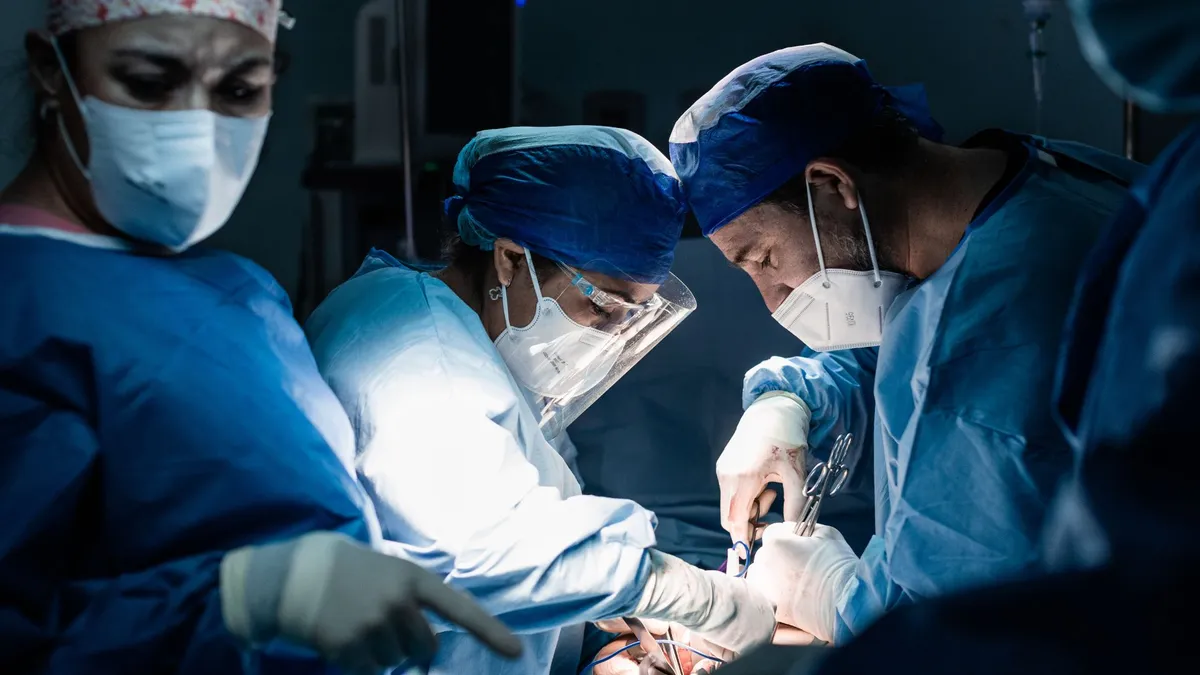 Cắt tuyến mồ hôi nách có hết hôi nách không? Khi nào nên cắt?