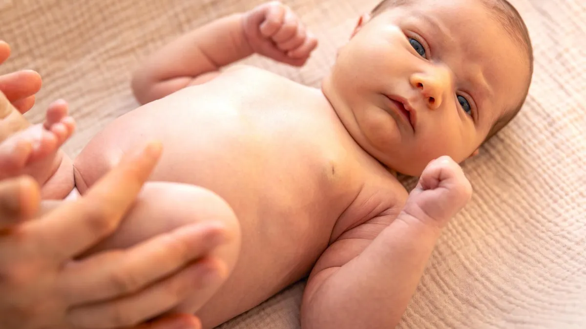 Nhiễm trùng rốn khu trú ở trẻ sơ sinh: Dấu hiệu và cách chăm sóc