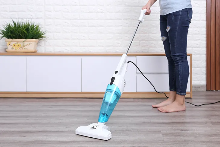 Cách sử dụng cây lau nhà phun nước cho người mới