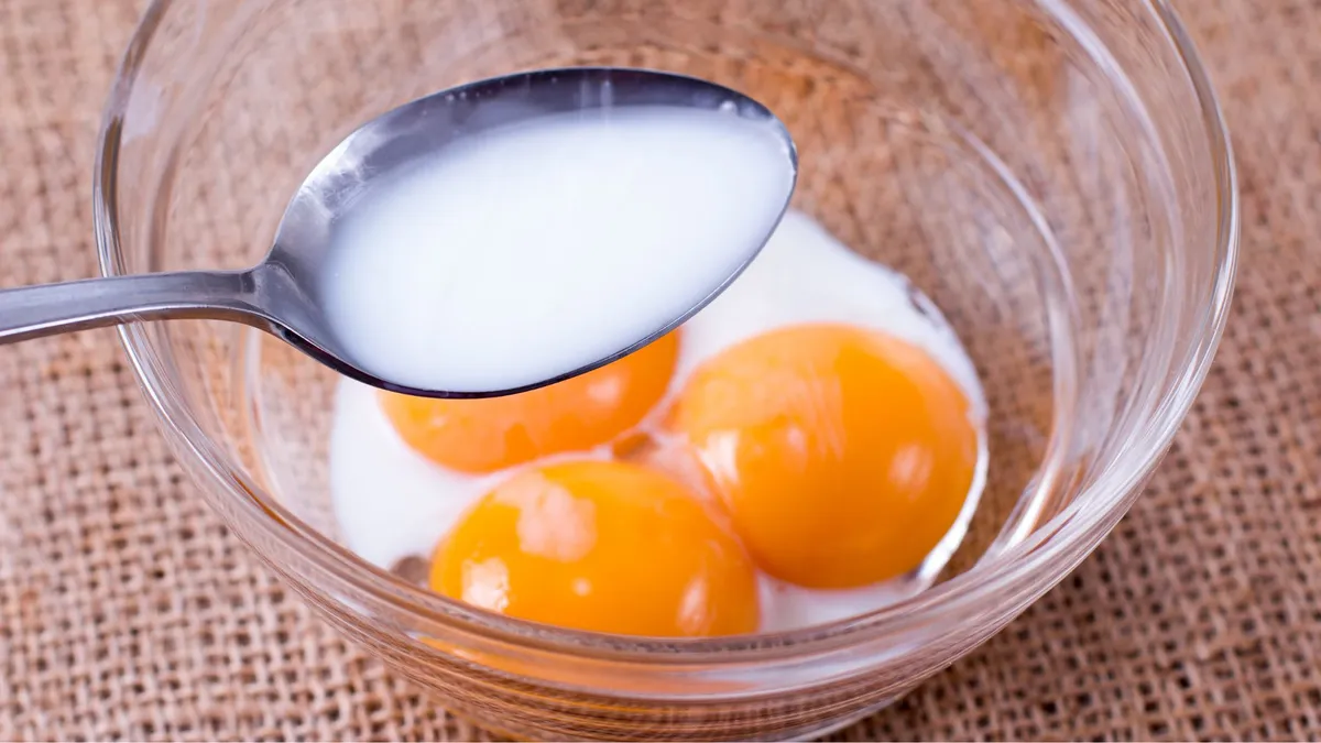 Uống lòng đỏ trứng gà với sữa đặc có tác dụng gì? Những cách uống tốt cho cơ thể