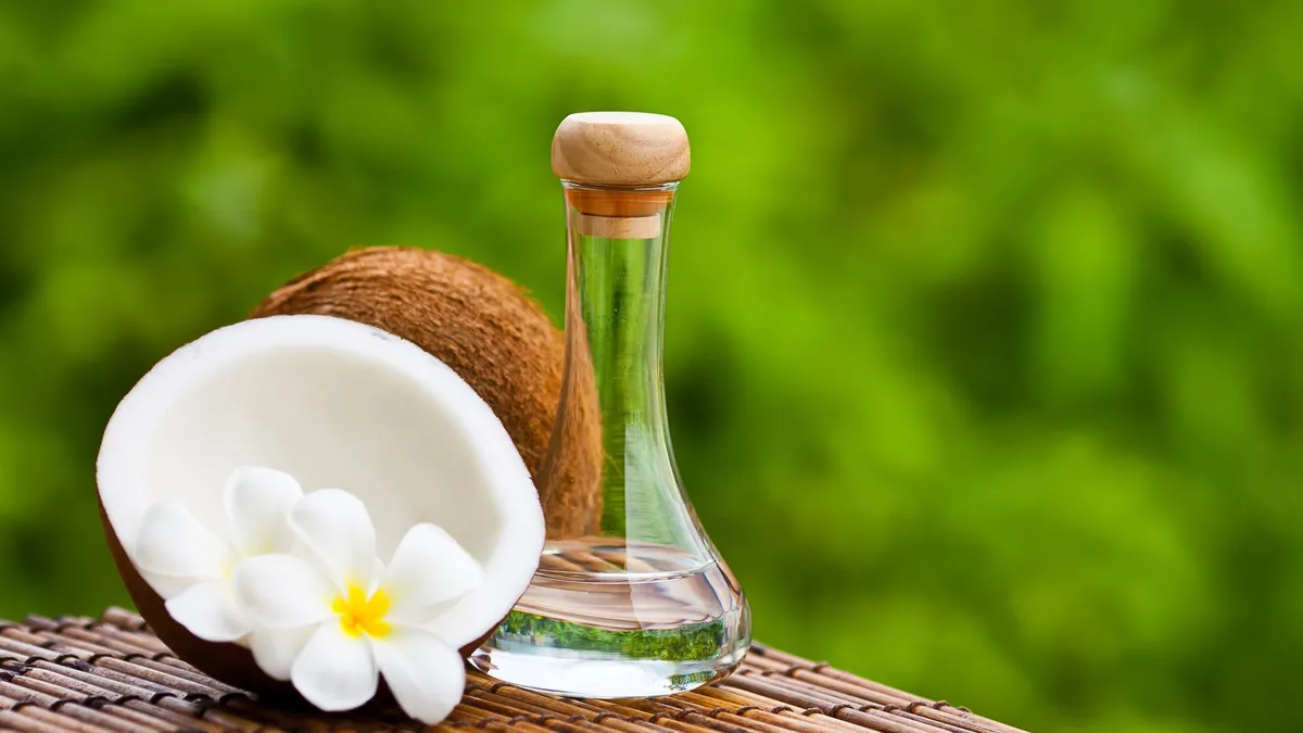 Dầu dừa ép lạnh là gì? Các công dụng tuyệt vời của dầu dừa ép lạnh