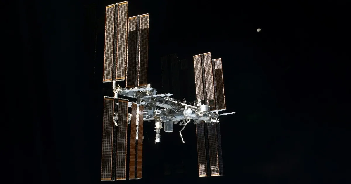NASA lần đầu sơ tán phi hành đoàn ISS sau sự cố sức khỏe hiếm gặp của phi hành gia