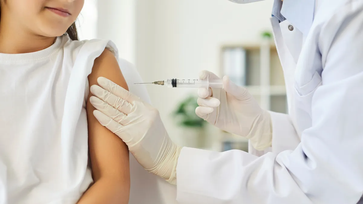 Phản ứng sau tiêm thường gặp của vắc xin Barycela và hướng xử trí