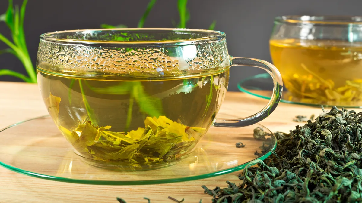 Trong trà xanh chứa bao nhiêu caffeine? Uống bao nhiêu là hợp lý?