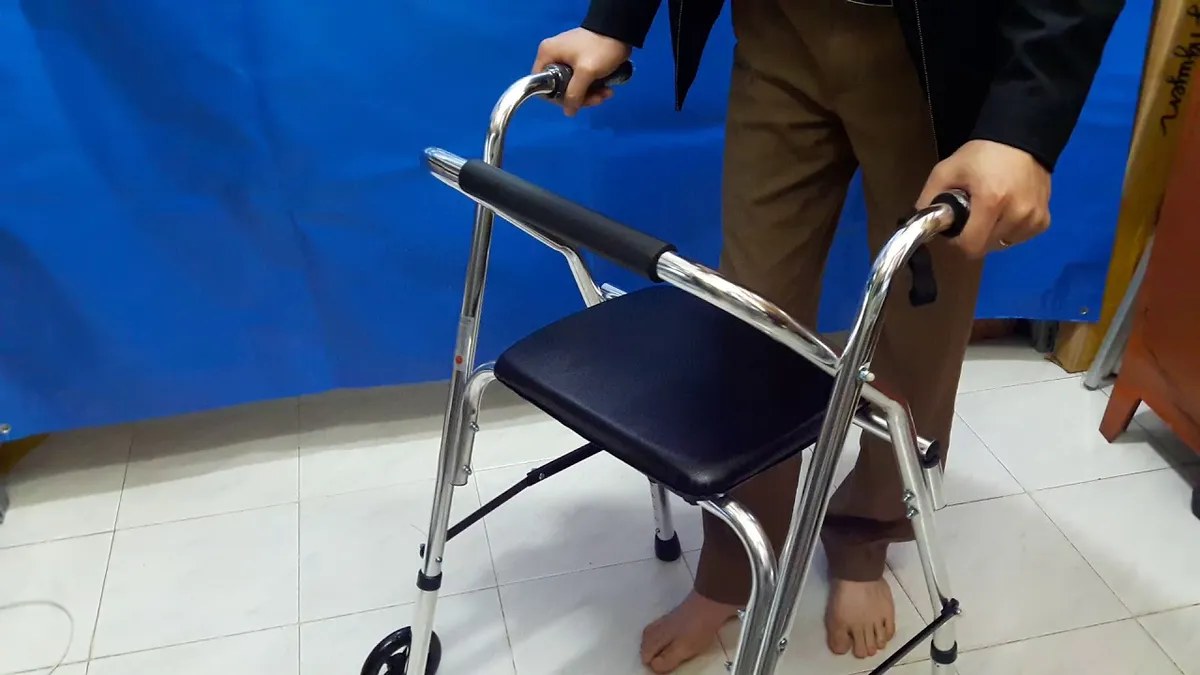 Tìm hiểu về khung tập đi phục hồi chức năng​ và cách tập đi chính xác